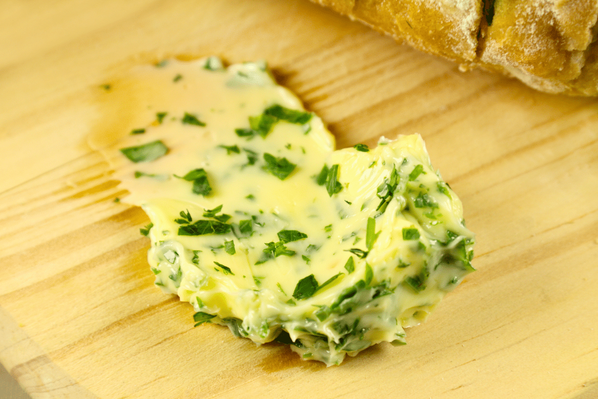 beurre à l'ail et aux herbes beurre à l'ail et aux herbes