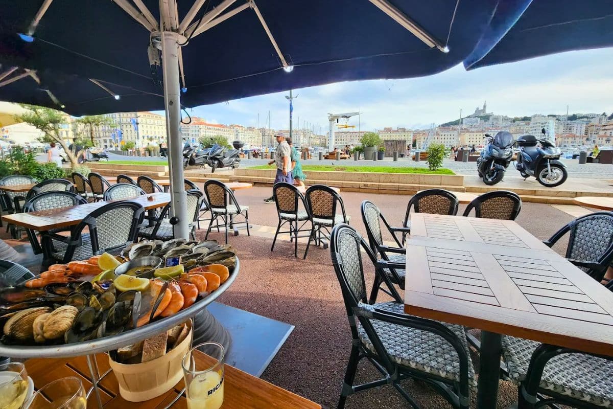 restaurant Chez Roger sur le vieux port restaurant Chez Roger sur le vieux port