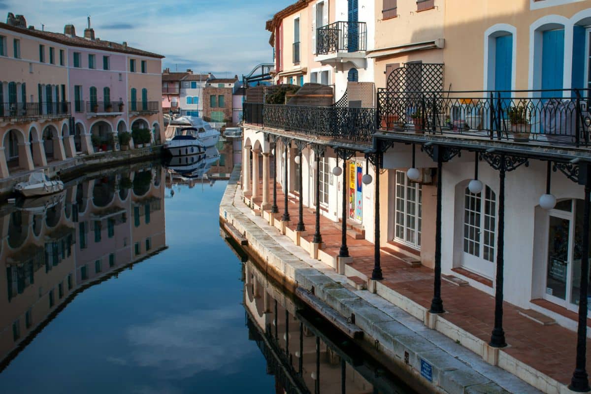 Port Grimaud cité lacustre